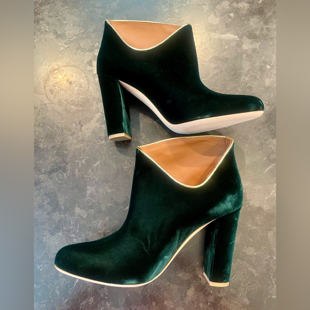 NWOT Dark Green Velvet Malone Souliers Booties